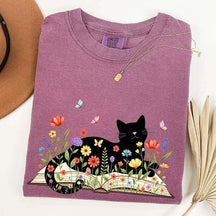 Comfort Colors Cat Booktrovert T-Shirt