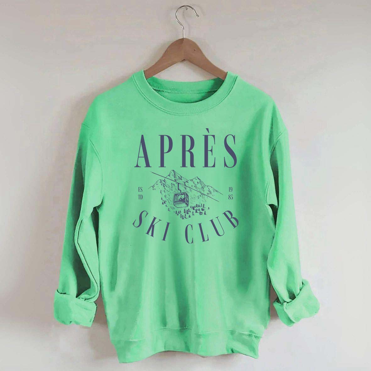 Apres-Ski Club Vintage Retro Style Skiing Sweatshirt