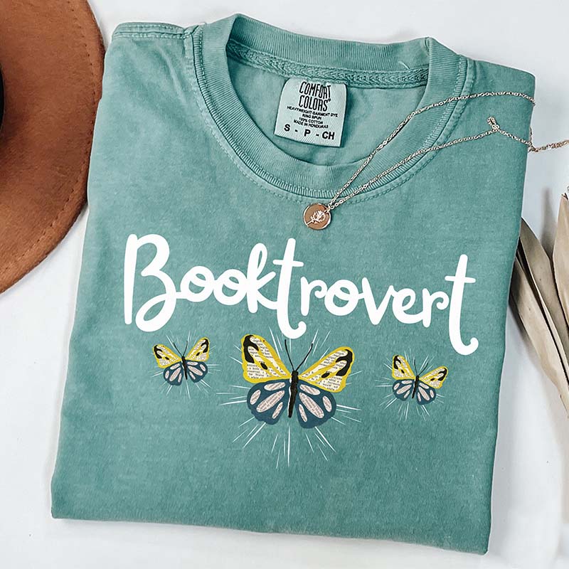 Booktrovert Librarian Lover T-shirt