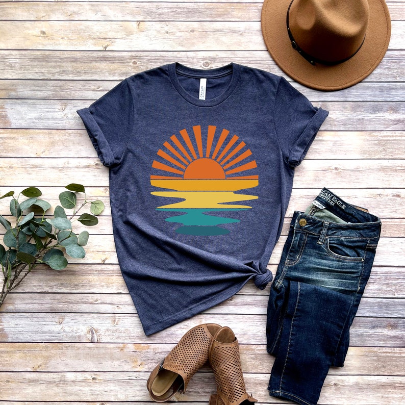 Retro Sunset Rays Wavy T-shirt