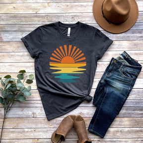 Retro Sunset Rays Wavy T-shirt