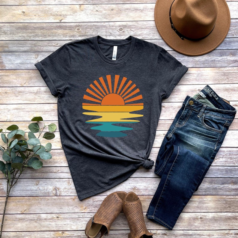 Retro Sunset Rays Wavy T-shirt