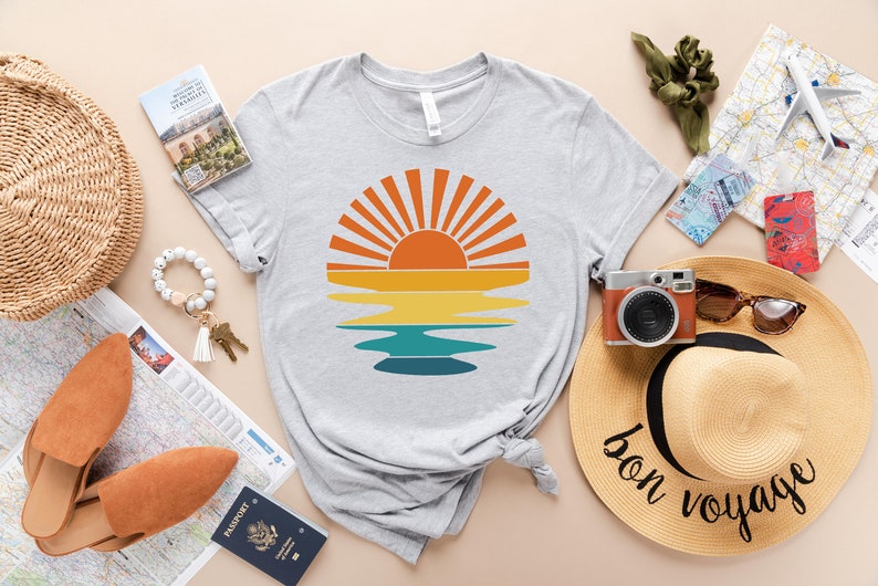 Retro Sunset Rays Wavy T-shirt