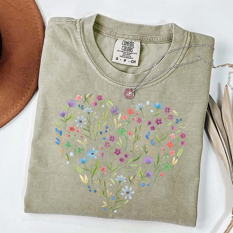 Cute Floral Heart Cottagecore T-Shirt