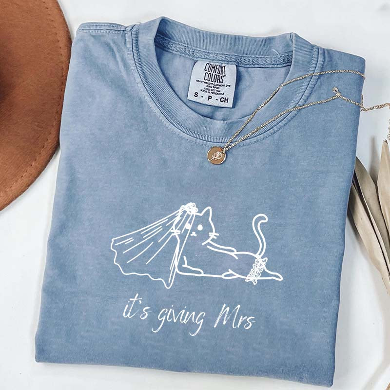Its Giving Mrs Cat Theme T-Shirt
