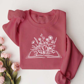 Retro Wildflowers Book Lover Minimalist Sweatshirt