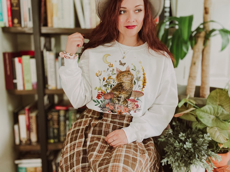 Vintage Cat  Floral Aesthetic Crewneck Sweatshirt