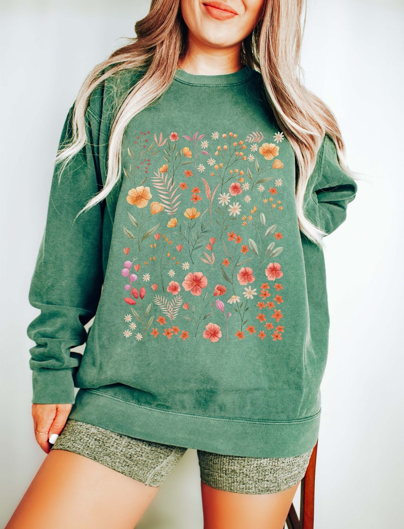 Vintage Cottagecore Sweatshirt Boho Wildflowers Sweater