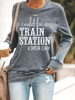 Könnte ein Sweatshirt mit Bahnhofsaufdruck sein