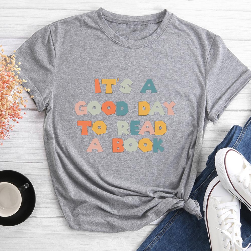 It is Good Day To Read Book Round Neck T-shirt